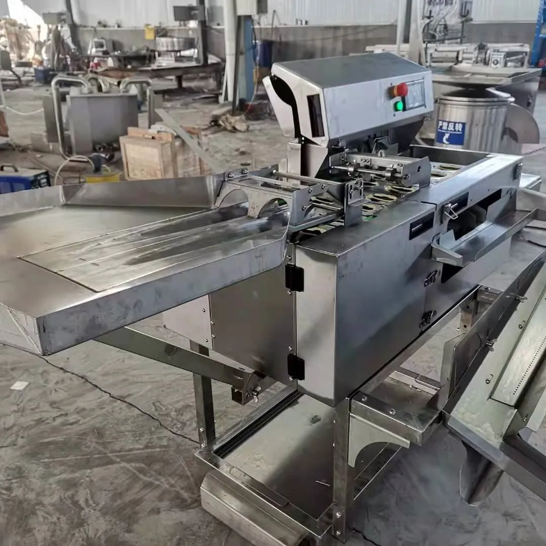 Egg shell breaking separating machine