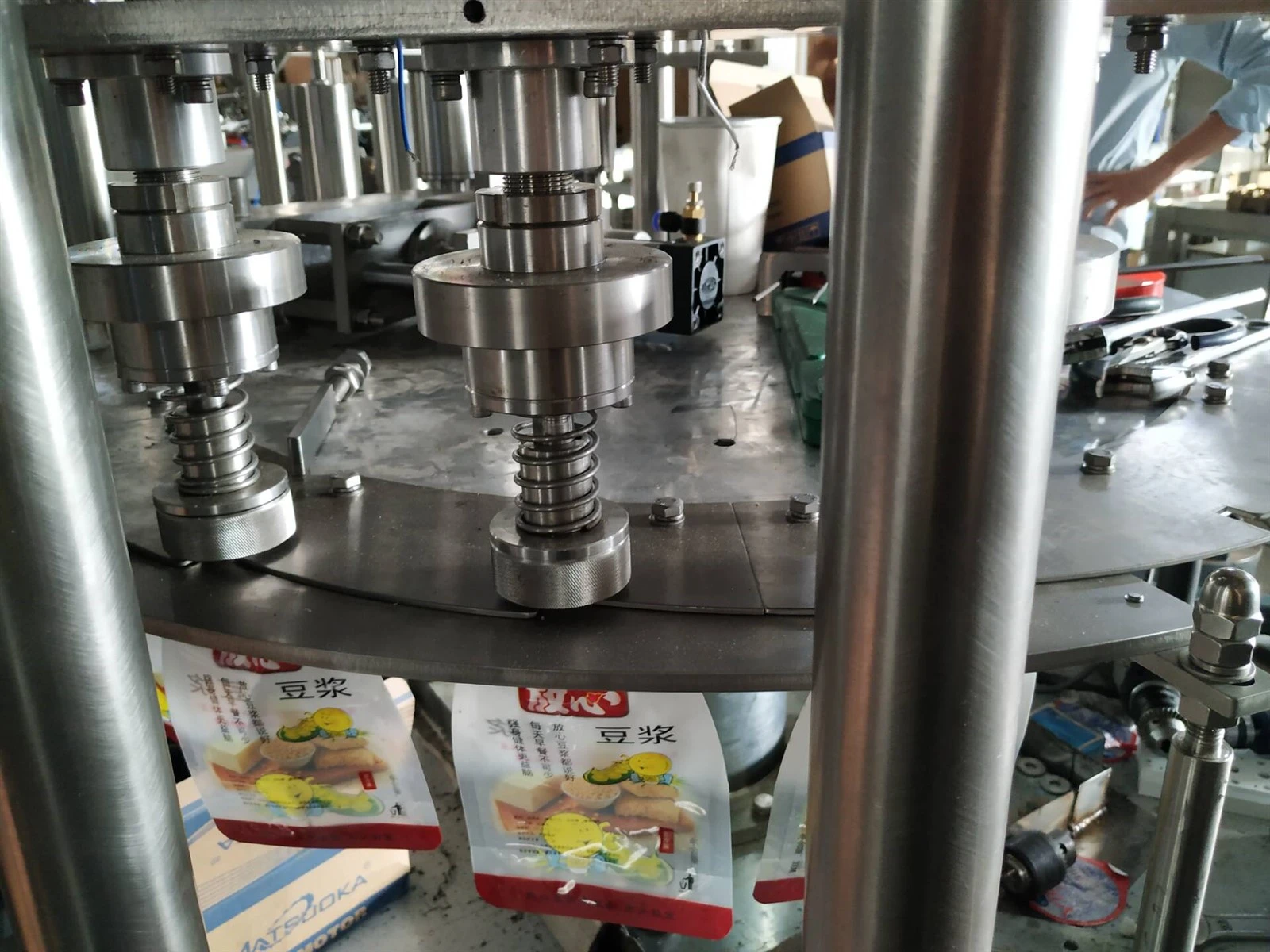 juice filling sealing machine2 juice filling sealing machine2